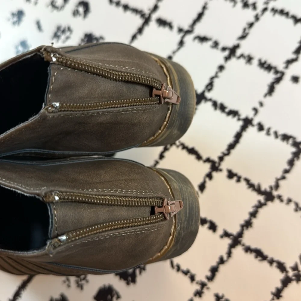 Mi.iM Brown Ankle Boots with Cut-Out Design - Women’s Shoes US Size 6.5 - EUC